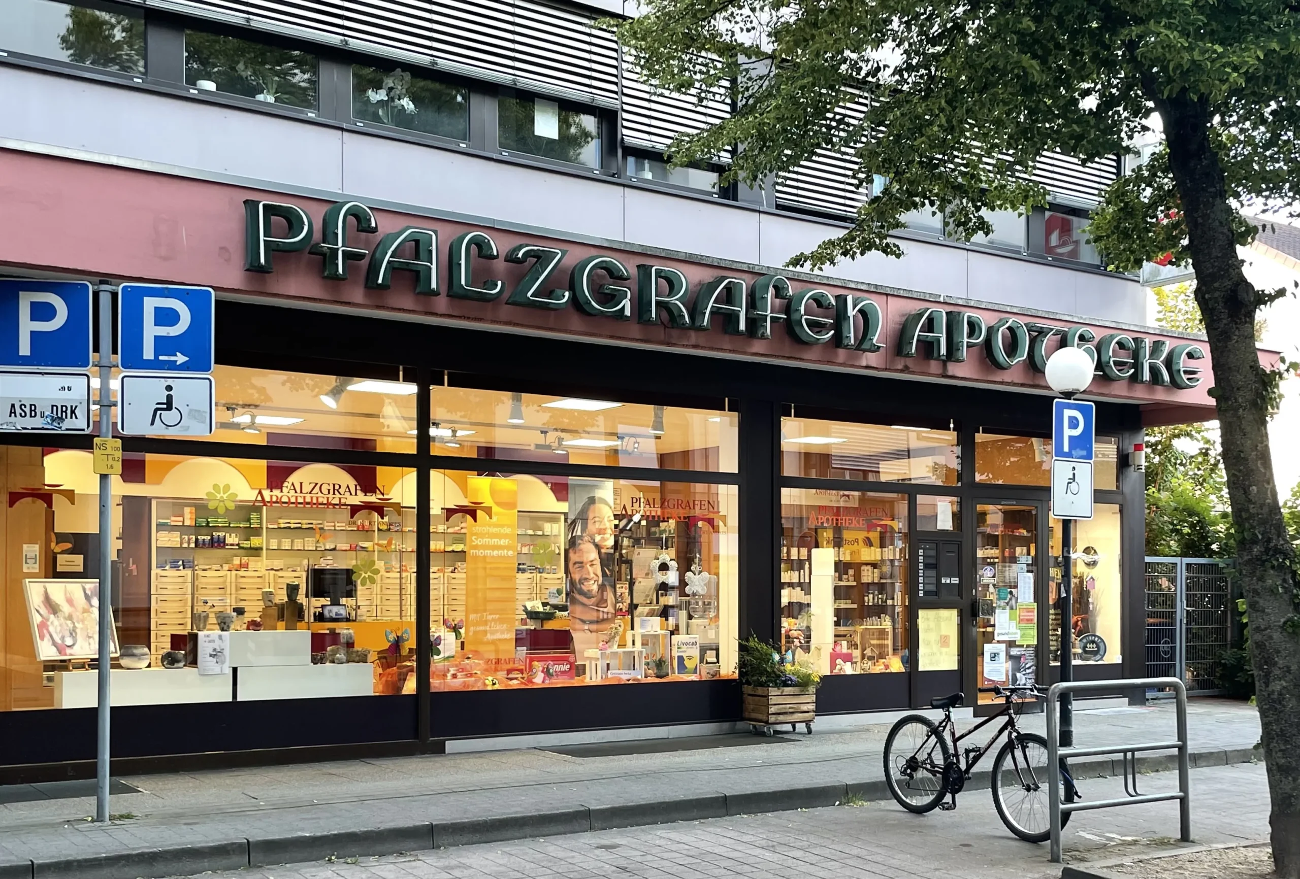 AUssenansicht der Apotheke